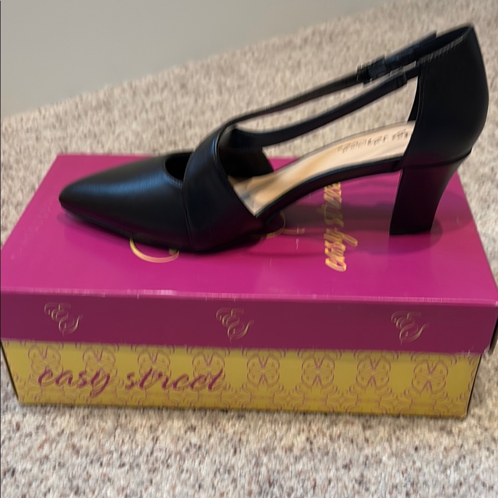 Easy Street Women's Black Heels